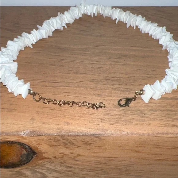EUC - Vintage Elegant White Sea Shell Necklace - Picture 7 of 7